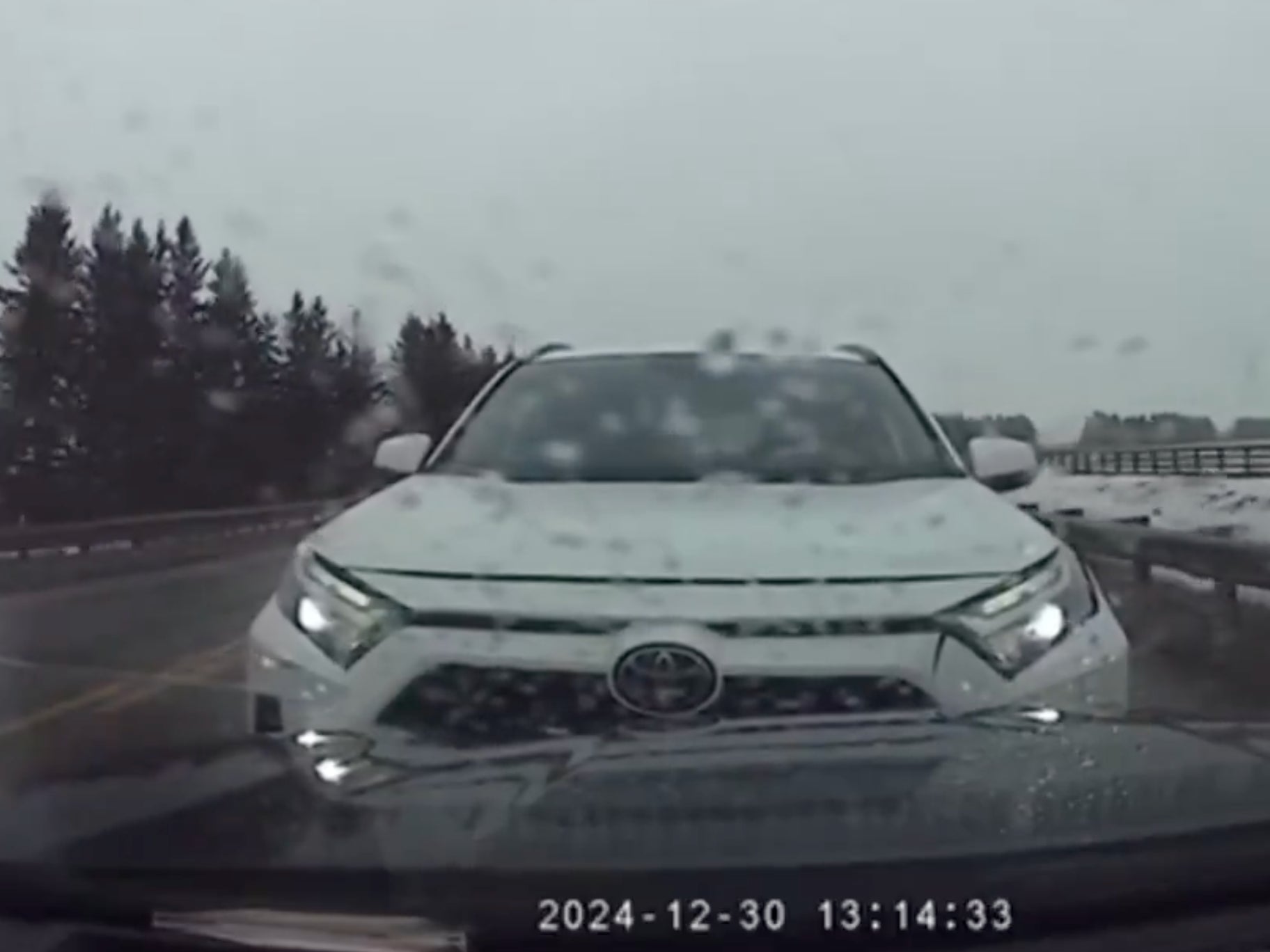 Insane Dashcam Footage Captures a Maniac's Road Rage As He Rams a Driver Head On And Tries To Push Him Off a Bridge, All Because He Got Lights Flashed At Him